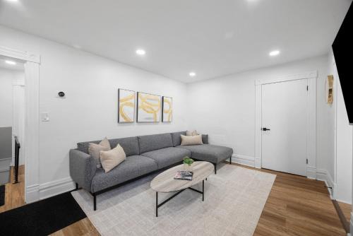 Millvale Apartment | Pittsburgh Millvale Modern 4 Bedroom Apartment with Parking