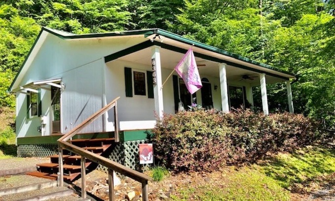 Hiawassee House | Pixies Paradise; Peace and relaxation