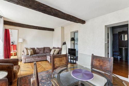5th Arrondissement Apartment | Place Contrescarpe 2 bedroom flat