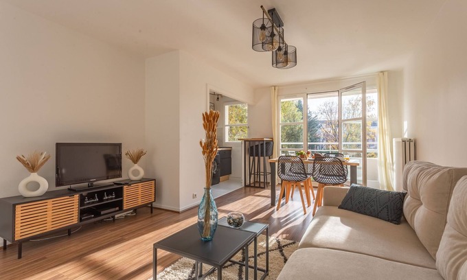 Courcouronnes Apartment | Place Cosy - Charmant appt pour 4