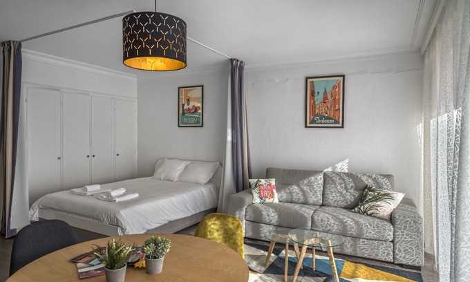 Saint-Georges Apartment | Place Occitane-Apartment-Modern-Terrace-Ensuite with Bath