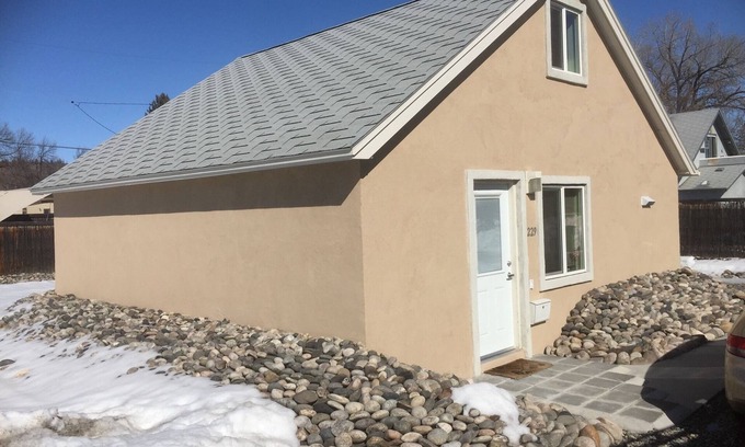 Billings Cottage | Places on Parkhill