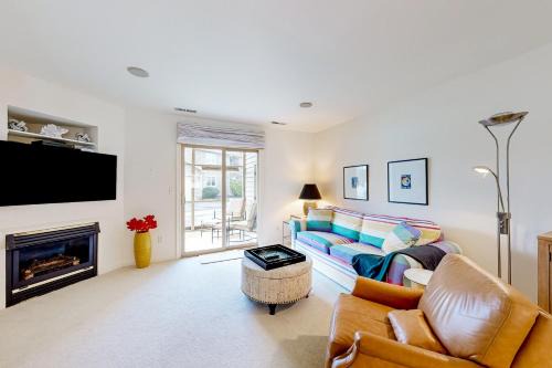 Lewes House | Plantations East - 166 Lakeside Dr