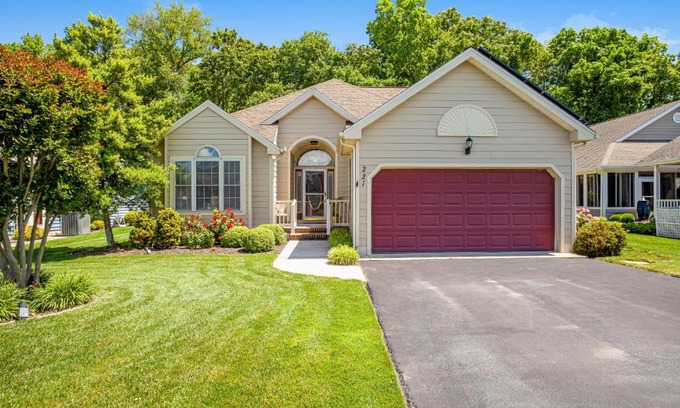 Lewes House | Plantations East - 221 Lakeside Dr