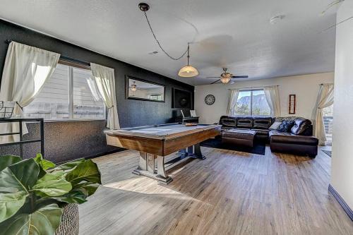 Southeast Colorado Springs House | Play & Connect Summit Bliss Pool Table WiFi