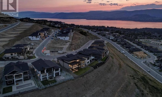Black Mountain House | Play&Stay: Mountain and Lake Views/Theatre+Spacious