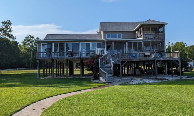 Liberty Hill House | Play Your Cards Right and Book This Dealer’s Choice Lake House Today!