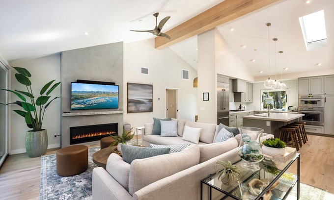 The Mesa House | Playa Vida-completely remodeled with A/C, Hot Tub - walk to everything and more