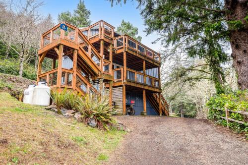 Oceanside Apartment | Playing Coast