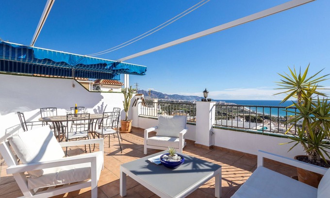 Nerja Villa | Plaza Cadiz 4 overlooking Playazo beach
