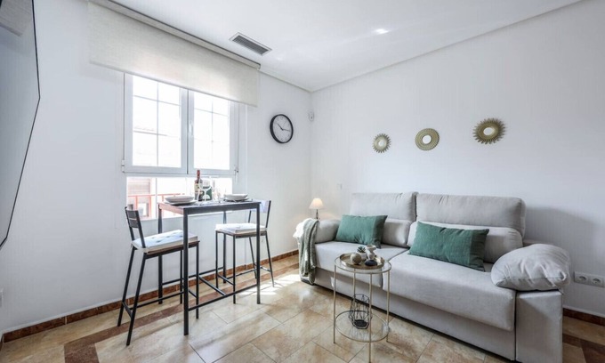 Almenara Apartment | Plaza Castilla Studio, Madrid