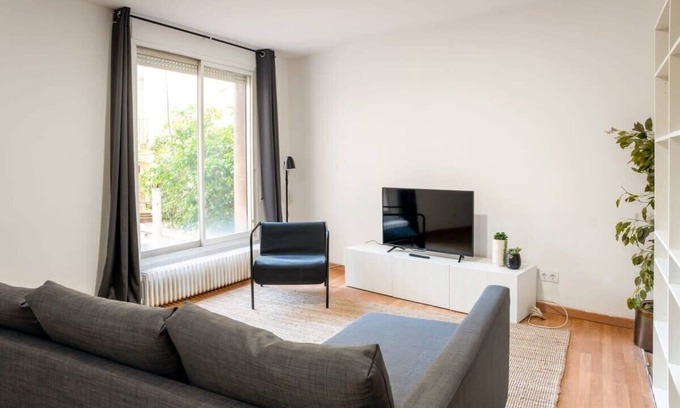 La Ribera Apartment | Plaza Catalunya quiet and comfortable 3BD