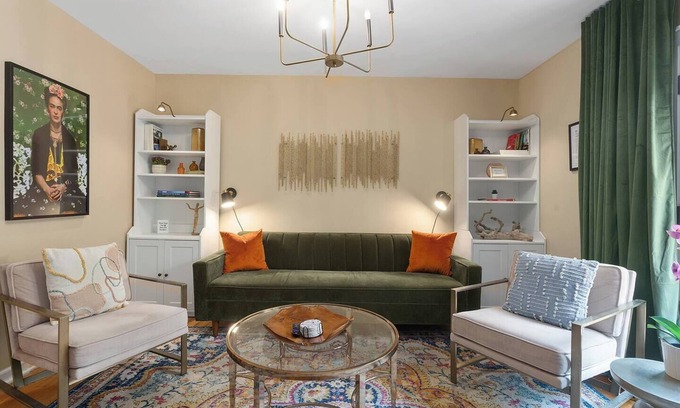 Southmoreland Apartment | Plaza Condo With Queen Bed | 3