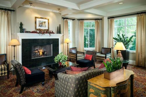 Historic Downtown District Hotel | Plaza Inn & Suites at Ashland Creek