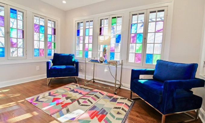 Kansas City House | Plaza Loose Park UMKC Whole Foods — FREE KC Streetcar!