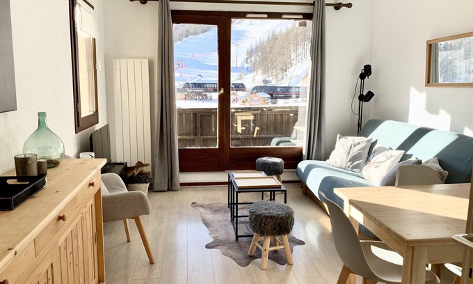 Les Claux Apartment | Pleasant 6-person apartment in Vars facing the slopes