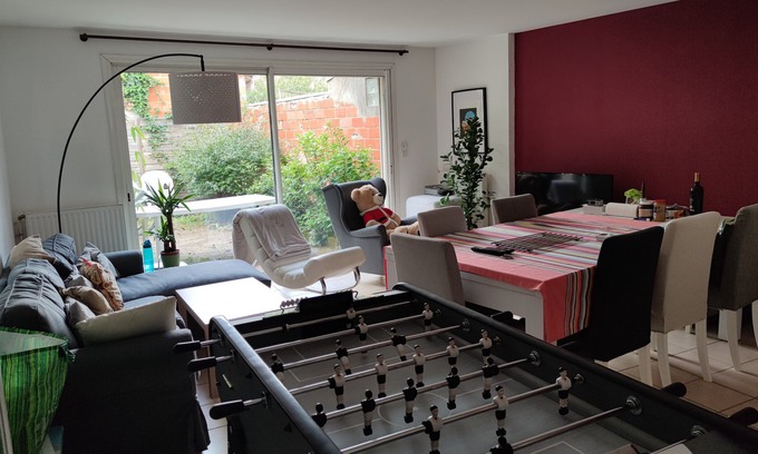 Le Bouscat House | Pleasant air-conditioned townhouse with pool table, table football, PS4, private terrace
