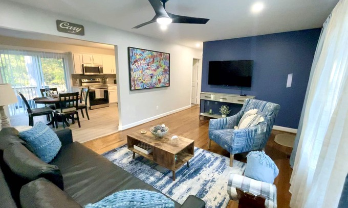 Cary House | Pleasant Experience in this City Ranch - Downtown Cary