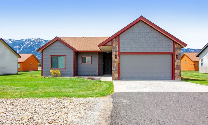 Donnelly House | Pleasant home with mountain views & fireplace - dog, family & fisherman friendly