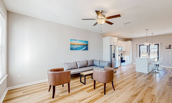 Callaway House | Pleasant neighborhood home with open layout, full kitchen, balcony, & central AC