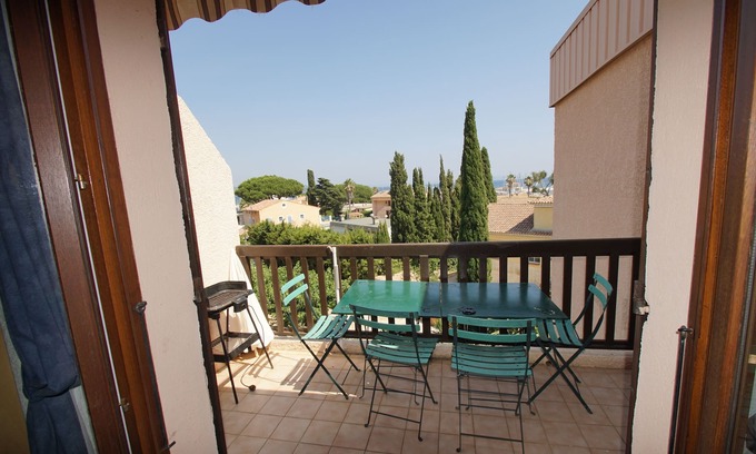Miramar Apartment | Pleasant seaside two-room apartment, bright, small sea view