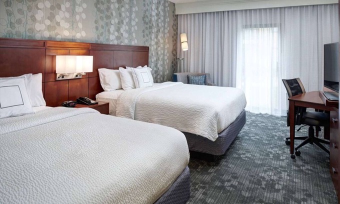 Brookfield Hotel | Pleasant Stay, Convenient Location! Indoor Swimming Pool, Pets are Welcome!