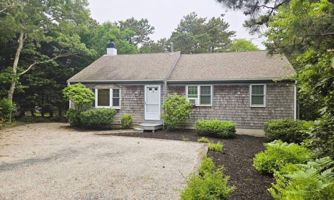 South Chatham House | Pleasant Street Hideaway!
