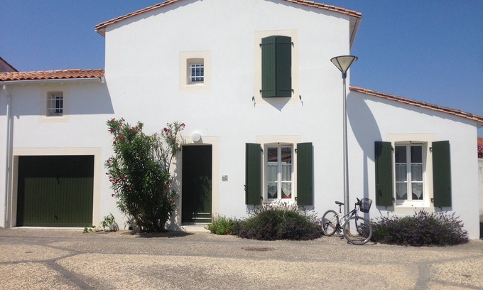 Saint-Martin-de-Re House | Pleasant sunny house with terrace and garden, close to the beach.