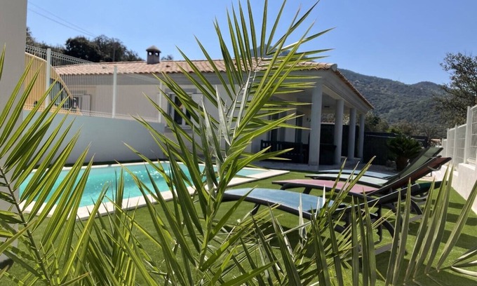 Monticello House | Pleasant villa with swimming pool, all comforts, facing the mountains, 2 km from town