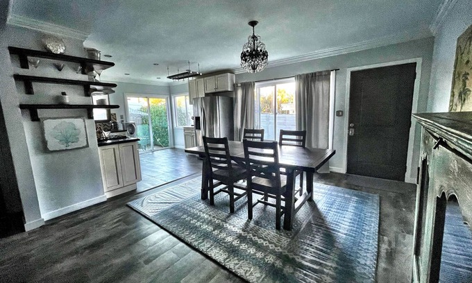 South Redondo House | Pleasantly Close To The Best Southern California Beaches