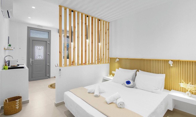 Naousa House | Plori Suite 1