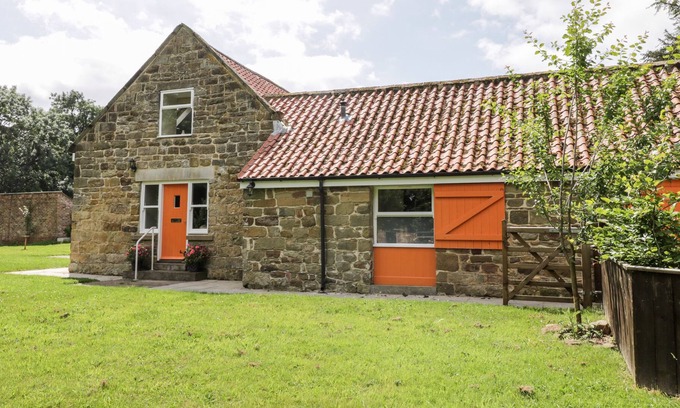 Guisborough Cottage | PLUM COTTAGE, pet friendly, with open fire in Guisborough