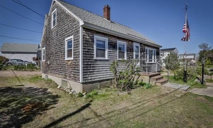 Newbury Cottage | Plum Island Summer Fun for the Whole Family - a few weeks still open!