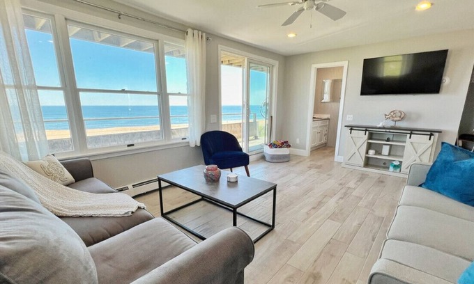 Newbury Apartment | Plum Island Sunkisser: Beachfront & Views! Condo