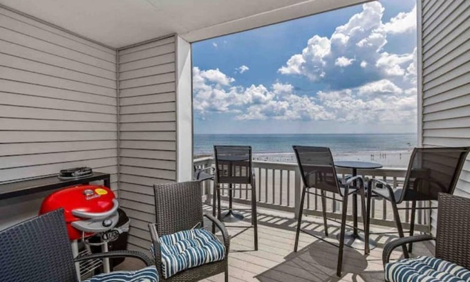 Hampton Condo | Plum Pad: Condo Overlooking the Ocean