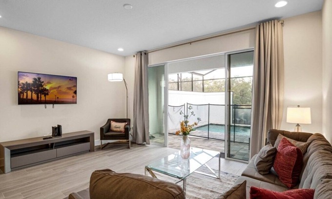 Clear Creek House | Plunge pool rental near Disney