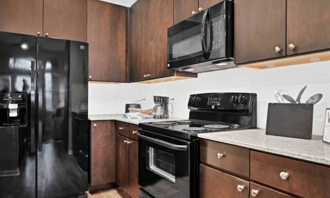 South Main Apartment | Plush 1BR unit mins to Med Ctr-Dtwn