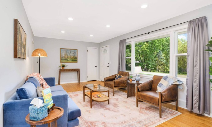 Plymouth House | Plymouth Wayzata | Peaceful Lake Retreat | Family