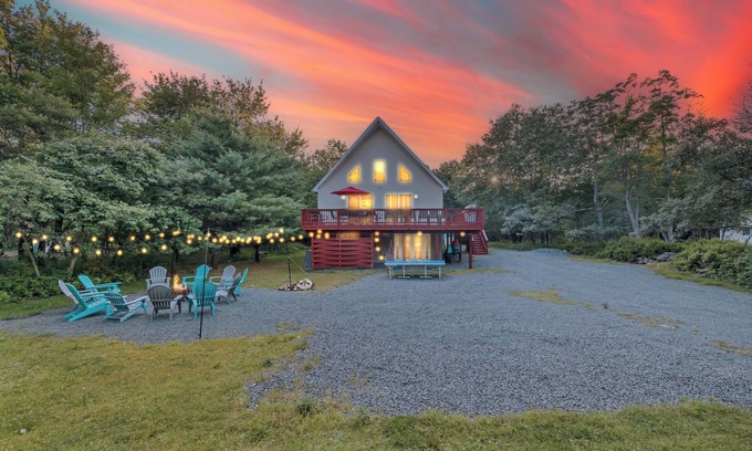 Briar Crest Woods Ski Chalet | "Pocono Antilia" 7 BR Chalet Sleep 18 w/Hot Tub, Sauna & Game Room