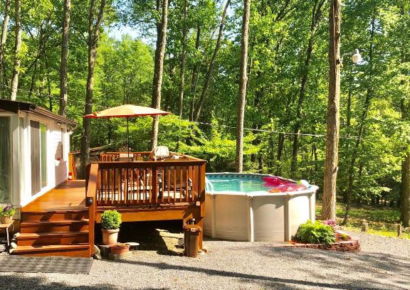 East Stroudsburg House | Pocono cabin with private pool at Shawnee Mtn