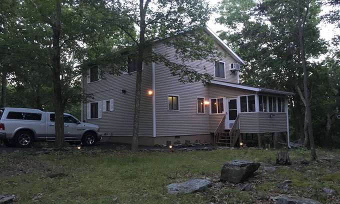 East Stroudsburg House | Pocono home, lots of amenities, ski resorts, Bushkill falls, tree ventures.
