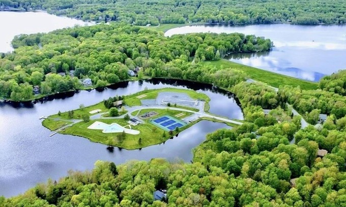 Thornhurst House | Pocono Mountain Home @ Arrowhead Lake