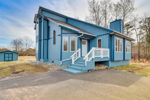Albrightsville House | Pocono Retreat Access to Community Lake and Beach!