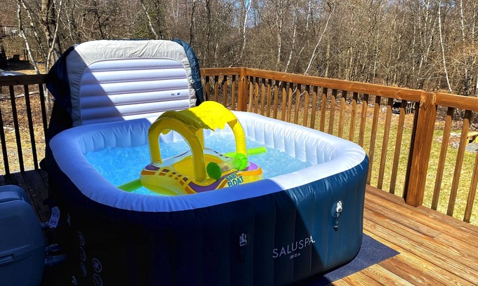 Tunkhannock Township Cottage | Pocono Retreat with Hottub,Lake Access and Swimming Pools