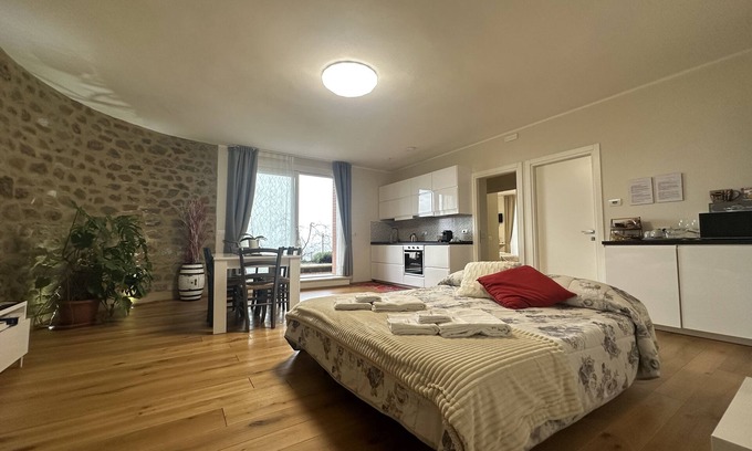 Montalcino Apartment | Podere Belsogno-apartment rose garden