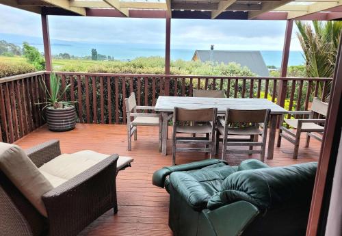 Pohara House | Pohara's Kauri Lodge