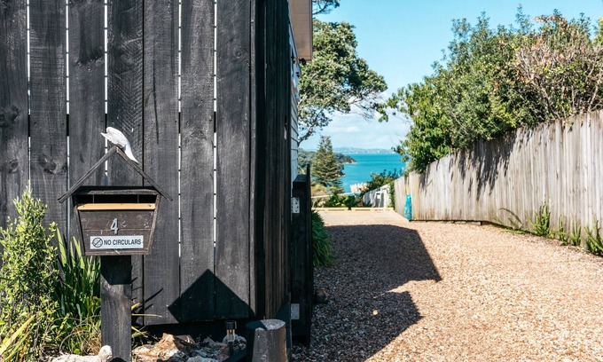 Surfdale House | Pohutukawa Cottage Waiheke | Be My Guest