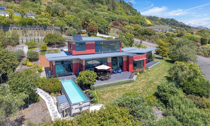 Richmond House | Pohutukawa House - Modern Home with Swimming Pool and Stunning Panoramic Views