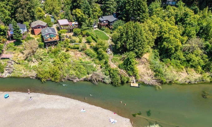 Hacienda House | Point of View-Private Dock! NEW Stunning Epic Home! w/Hot Tub, Pups, WiFi