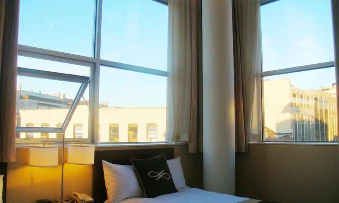 Williamsburg Hotel | Pointe Plaza Hotel